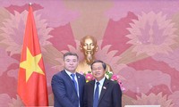 Delegation der kasachsischen Partei Nur Otan besucht Vietnam 
