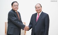 Premierminister Nguyen Xuan Phuc empfängt den Minister für internationale Zusammenarbeit Myanmars