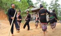 Musikprogramm der Volksgruppe der Kho Mu in Hanoi