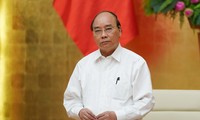 Premierminister Nguyen Xuan Phuc leitet Regierungssitzung über Covid-19-Bekämpfung