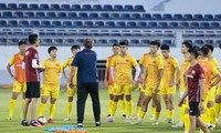 U22-Fußballmannschaft beginnt Taktik-Übungen