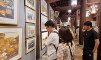 Ausstellung der farbenfrohen Aquarellmalerei Phuong Nam