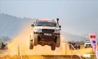 Fast 90 Teams nehmen am Offroad-Rennen in Hanoi teil