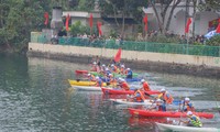 Kajak-Rennen auf dem Da-Fluss in Hoa Binh