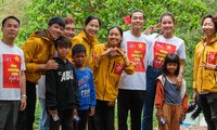 60 Künstler von Ho Chi Minh Stadt bringen Kindern in Dak Nong ein Lächeln