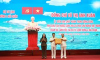 Vizestaatspräsidentin Vo Thi Anh Xuan besucht die Marinezone 4 in Khanh Hoa