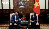 Vizeparlamentspräsident Vo Thi Anh Xuan empfängt Schwedens Botschafter in Vietnam