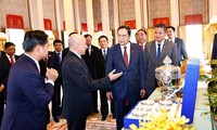 Parlamentspräsident Tran Thanh Man trifft Kambodschas König Norodom Sihamoni