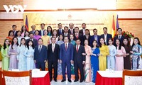 Parlamentspräsident Tran Thanh Man trifft Vertreter vietnamesischer Community in Kambodscha