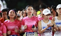 Über 10.000 Menschen nehmen am VnExpress Marathon Hanoi Midnight teil