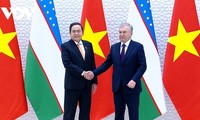 Parlamentspräsident Tran Thanh Man trifft Usbekistans Präsident