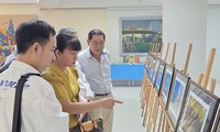 Ausstellung über 50 Jahre der Literatur und Kunst von Hanoi, Hue und Ho-Chi-Minh-Stadt