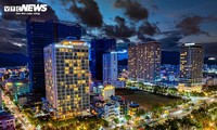 Die prächtige Küstenstadt Quy Nhon in Gia Lai in der Nacht