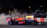 F1 legend burns rubber in Hanoi