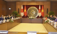 Top legislator meets Japan PM