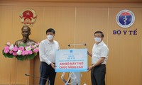 Petrovietnam donates high-performance ventilators to Health Ministry for COVID-19 treatment 