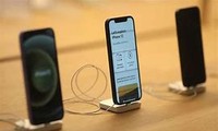 EU agrees single mobile charging port in blow to Apple