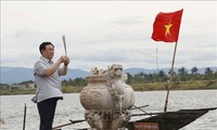 NA Chairman pays tribute to martyrs in Quang Tri, Thua Thien-Hue