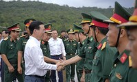 President pays pre-Tet visit to people, soldiers in Kien Giang