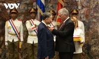 Vietnam’s top leader honored with Order of Jose Marti