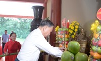 Party leader offers incense in tribute to President Ho Chi Minh in Ca Mau  