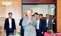 Party chief affirms commitment to anti-corruption, building of sound political system