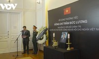 Respect-paying ceremonies for former President Tran Duc Luong held overseas 
