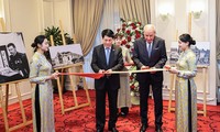 Vietnamese, Hungarian Presidents attend exhibition of photos by Hungary’s naval doctor Bozoky Dezso