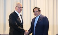 PM urges Ericsson to boost investment, develop 6G and 7G in Vietnam