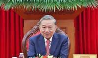 Vietnam’s top leader, US President discuss bilateral ties, trade issues