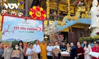Vietnamese pagoda in Vientiane hosts charity event for people in need