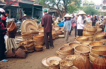 ตลาดนัด Ba Don เอกลักษณ์ของชีวิตสังคมในแผ่นดินกว๋างบิ่ง