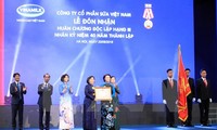 รองประธานประเทศร่วมพิธีรำลึกครบรอบ40ปีบริษัทหุ้นส่วนนมวีนามิลค์