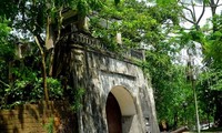 กำแพงเมืองเก่าเซินเตย-โบราณสถานทางประวัติศาสตร์ที่โดดเด่นของกรุงฮานอย