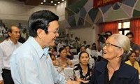 President meets voters in Ho Chi Minh City