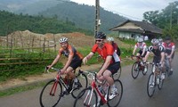 UK cyclists complete around-Vietnam ride 