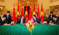 Vietnam and China promote trade and investment cooperation