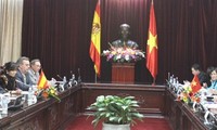 National Assembly Chairman Nguyen Sinh Hung receives Spanish Senate delegation