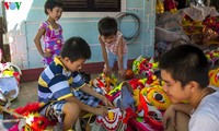 Unicorn head making booms ahead of full-moon festival