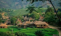 Deputy PM Nguyen Xuan Phuc visits Hoa Binh