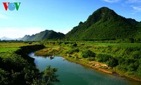 Splendid scenery of Thien Duong cave