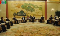 Vietnam’s top legislator meets with CPPCC leader