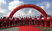 Open trial of road connecting Ca Mau city with Vietnam’s southernmost cape