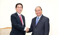 阮春福会见日本自民党政调会长