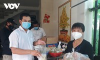 为隔离区居民提供餐饮的朔庄夫妻