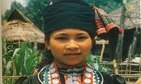 Musiktalent Luong Thi Vinh aus der Khomu-Volksgruppe