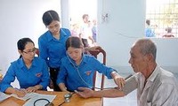 Junge vietnamesische Ärzte bemühen sich für Gesundheit der Gemeinschaft