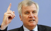 Horst Seehofer ist zum Parteichef der CSU wiedergewählt