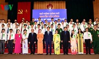 Premierminister Nguyen Tan Dung trifft junge Wissenschaftler