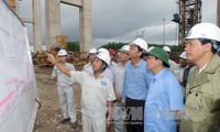 Vizepremierminister Vuong Dinh Hue besucht Quang Ninh